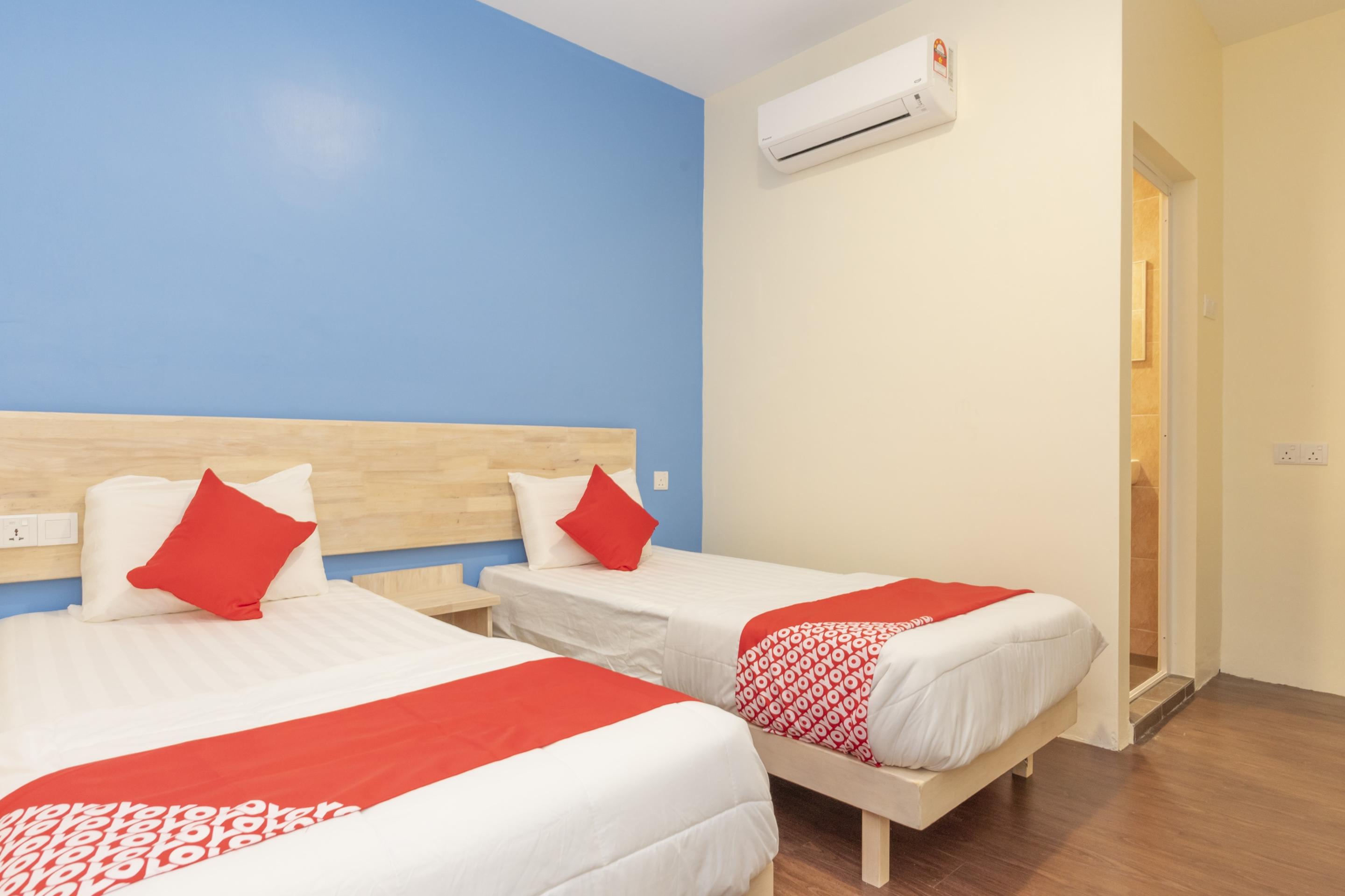 OYO 778 Bmw 2 Hotel Muar Buitenkant foto