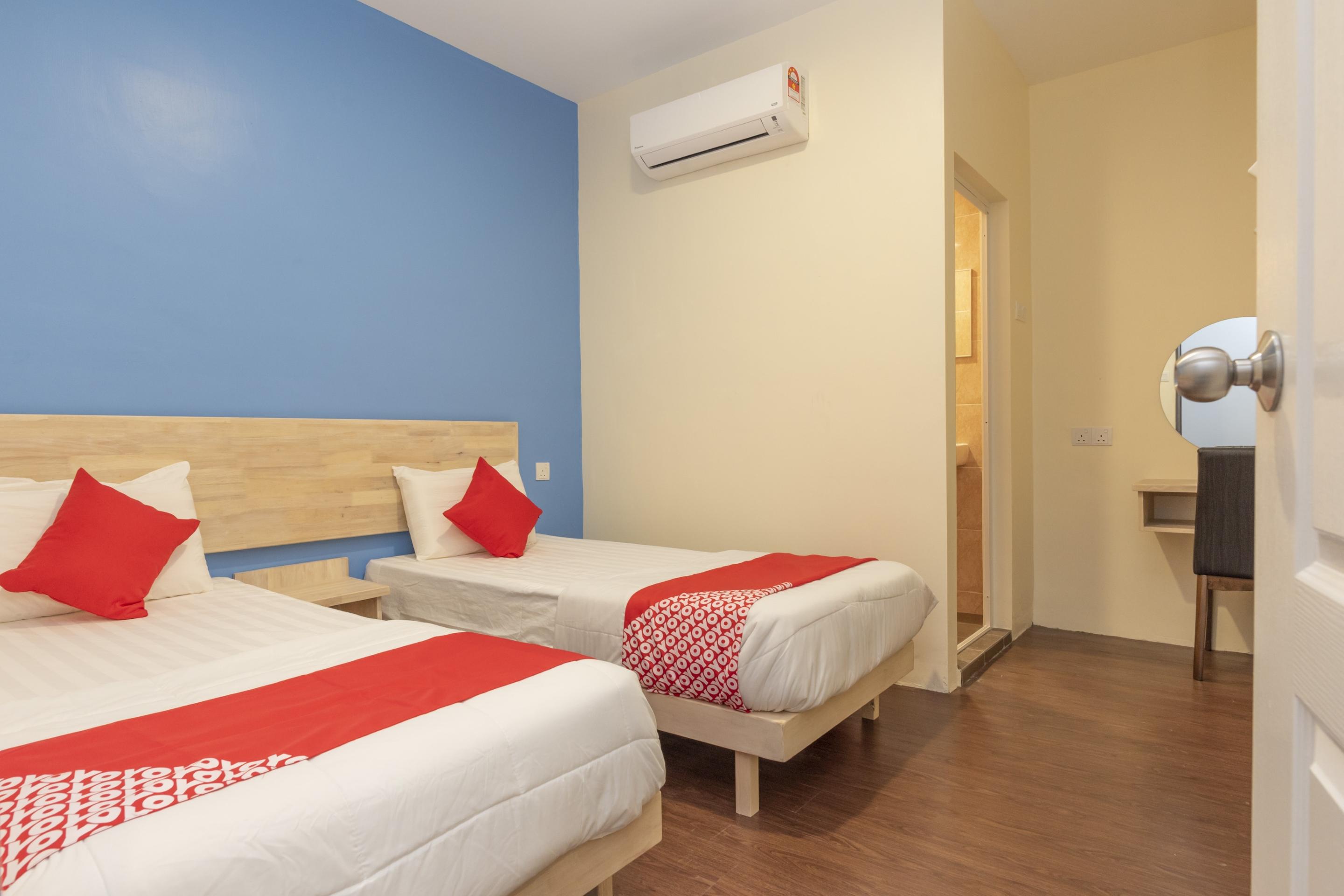 OYO 778 Bmw 2 Hotel Muar Buitenkant foto
