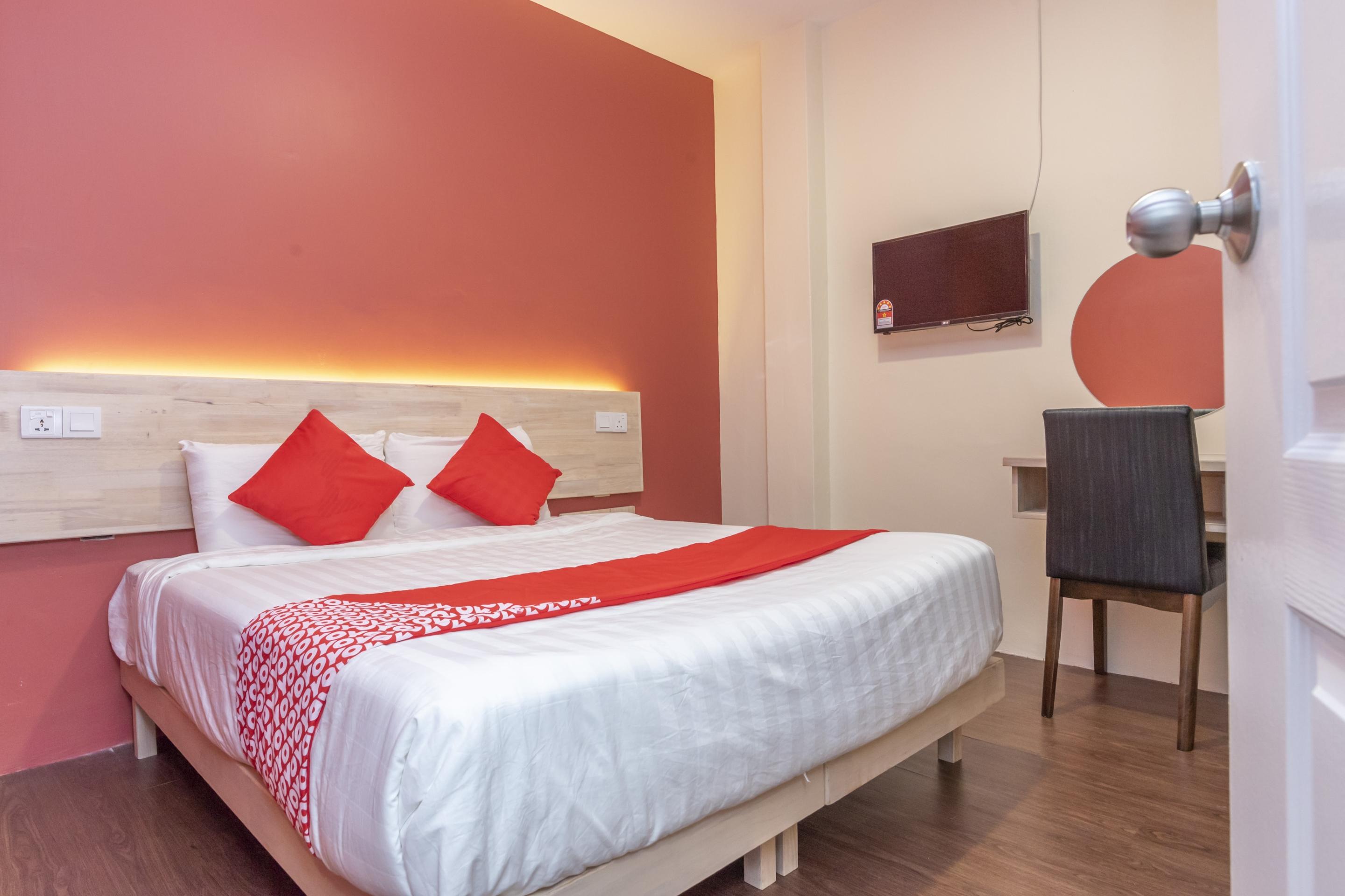 OYO 778 Bmw 2 Hotel Muar Buitenkant foto