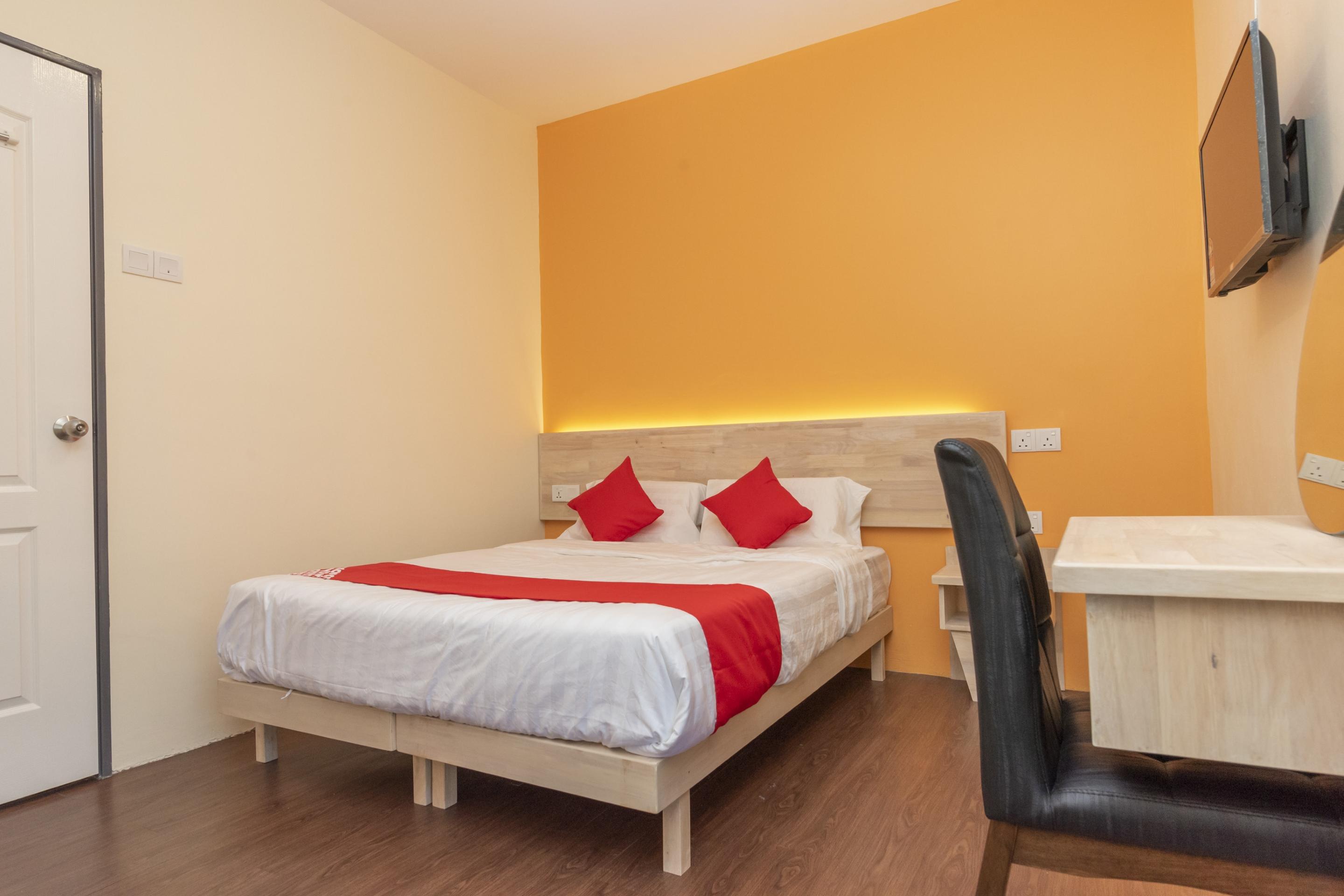 OYO 778 Bmw 2 Hotel Muar Buitenkant foto