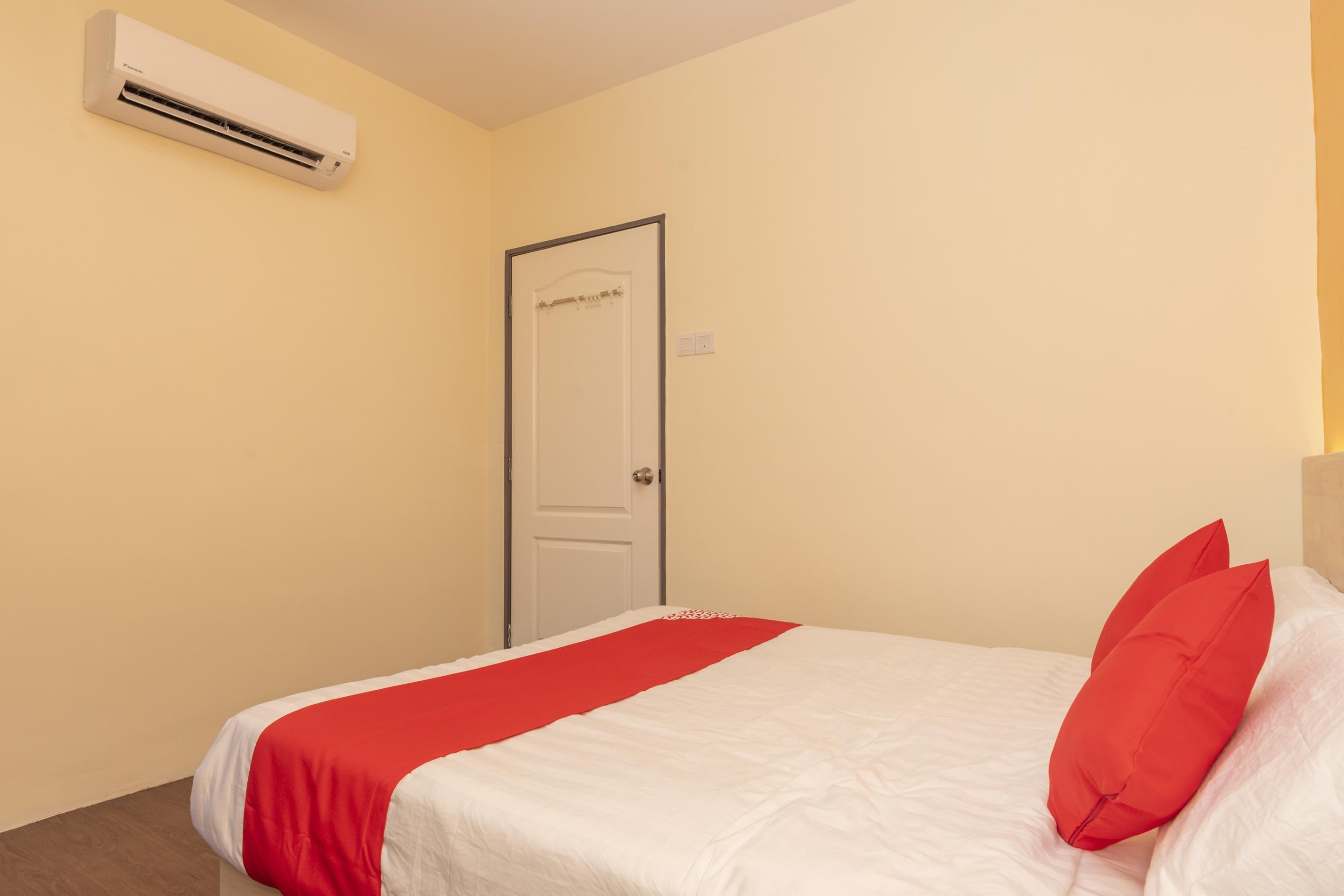 OYO 778 Bmw 2 Hotel Muar Buitenkant foto