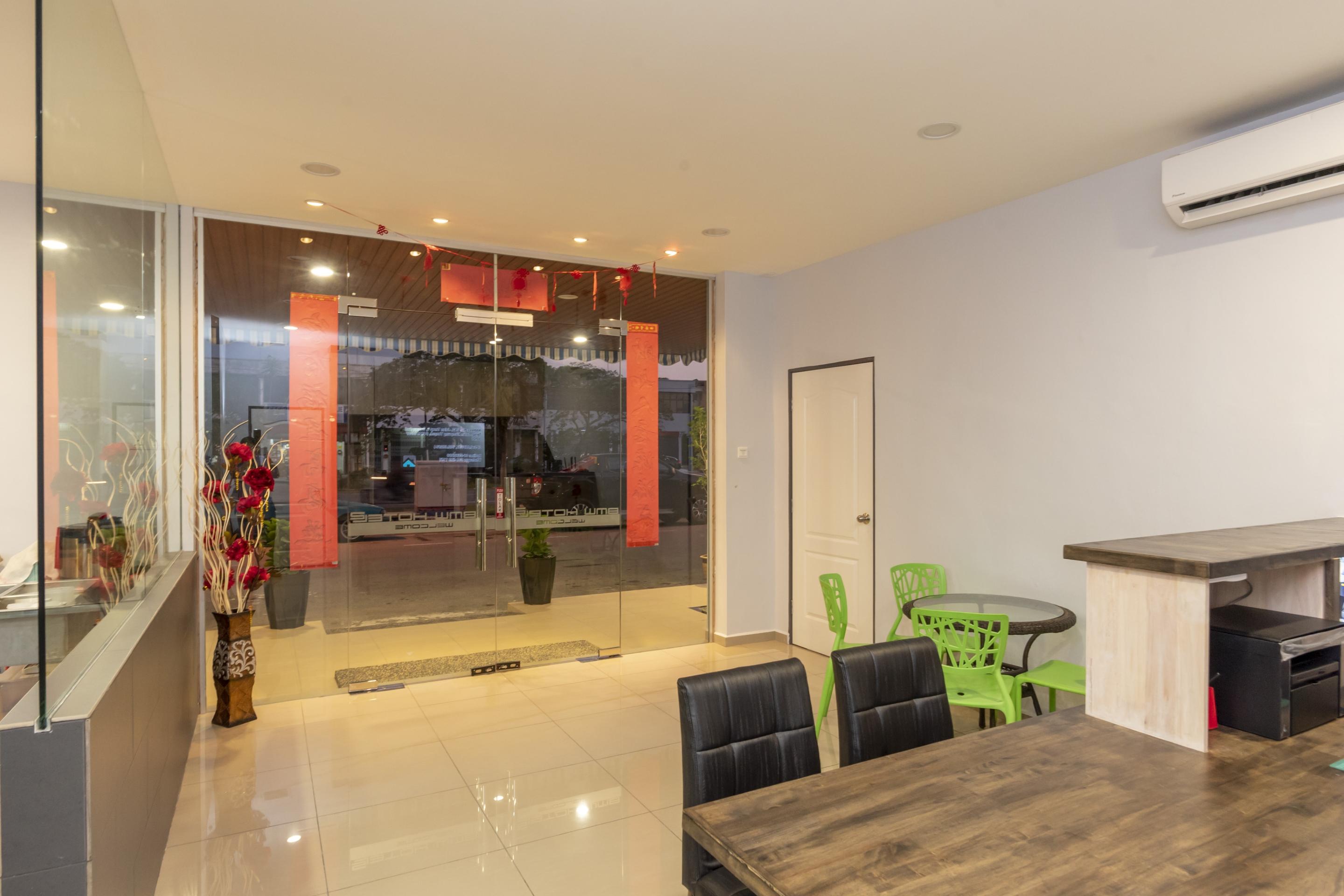 OYO 778 Bmw 2 Hotel Muar Buitenkant foto