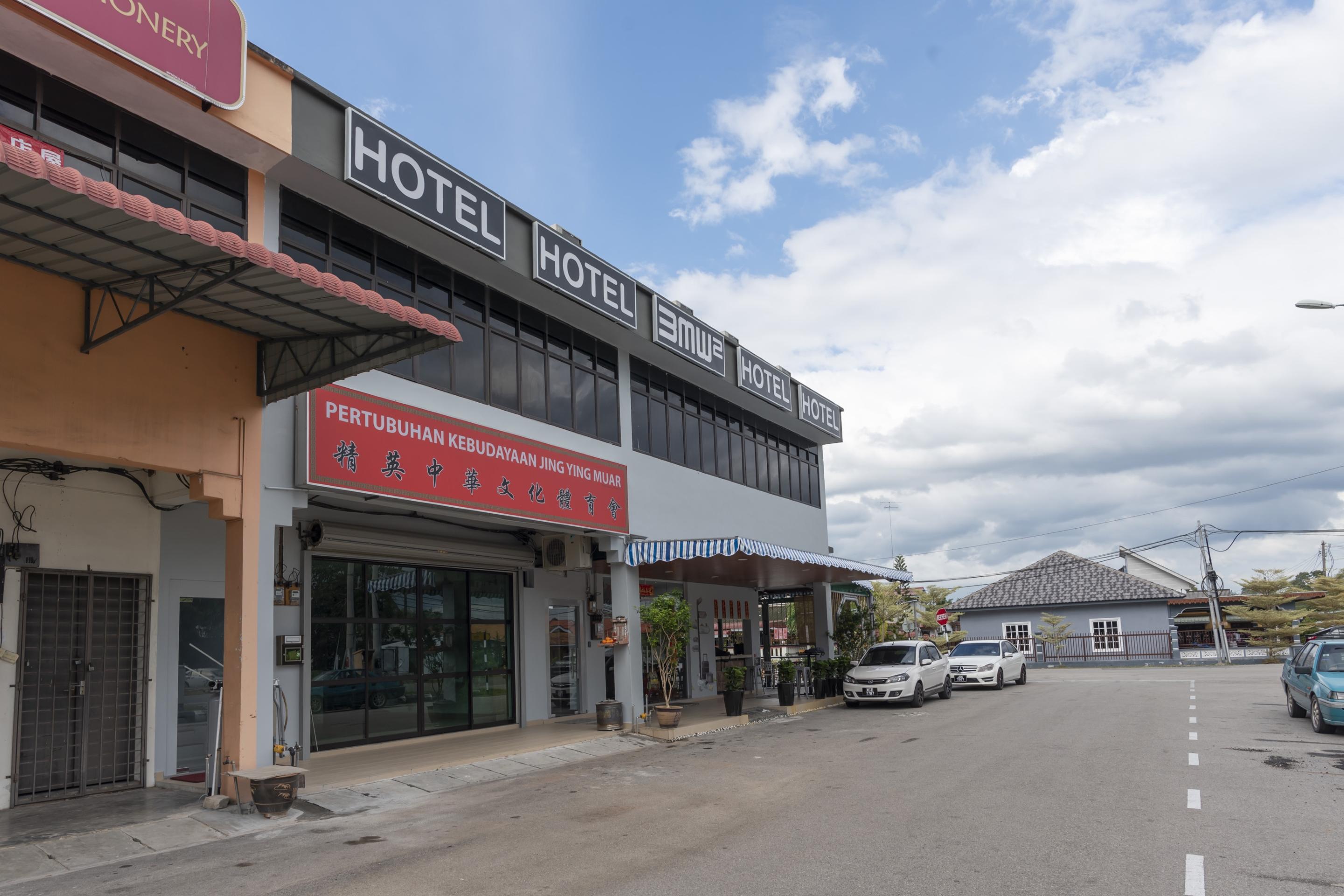 OYO 778 Bmw 2 Hotel Muar Buitenkant foto