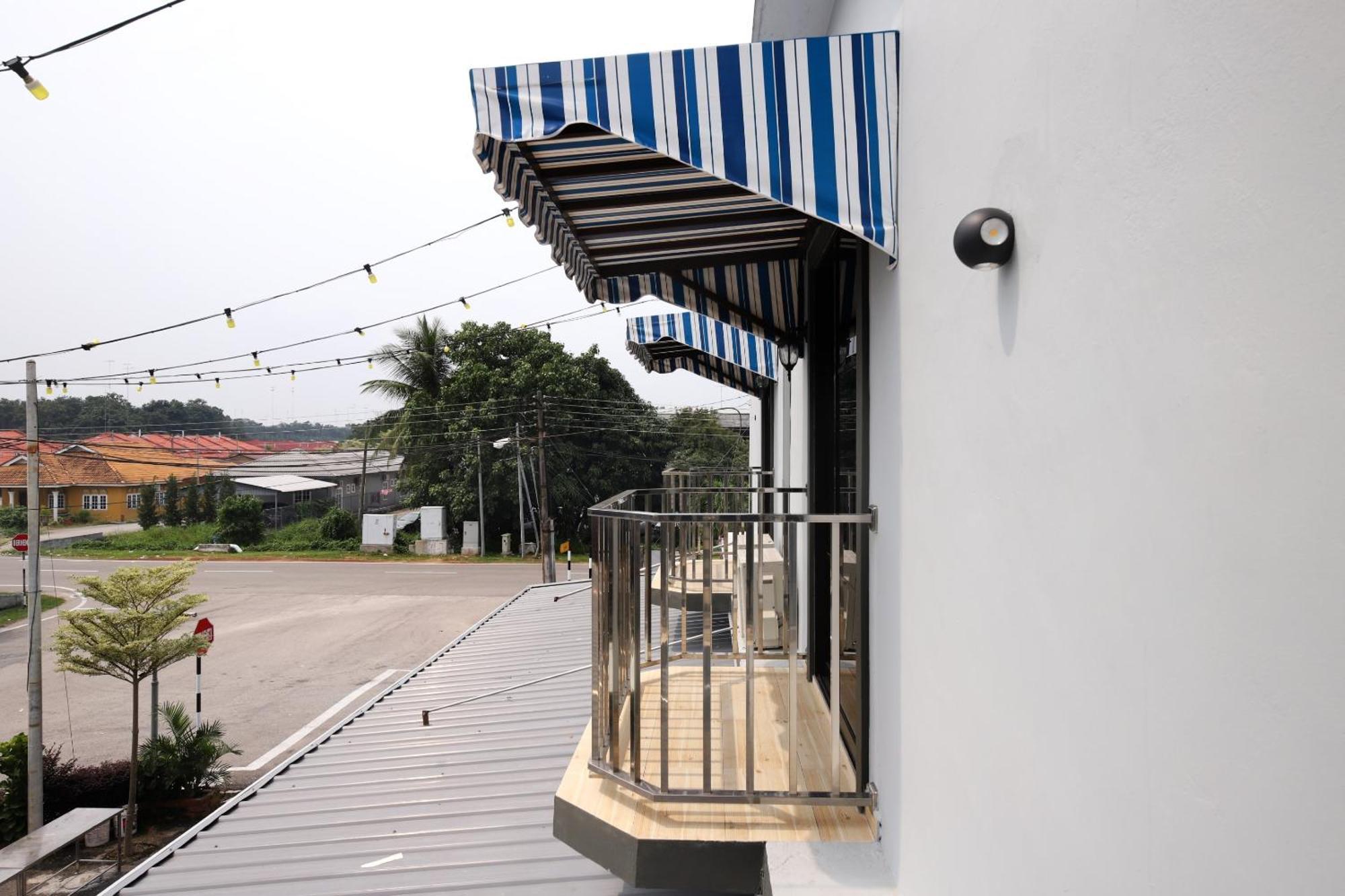 OYO 778 Bmw 2 Hotel Muar Buitenkant foto