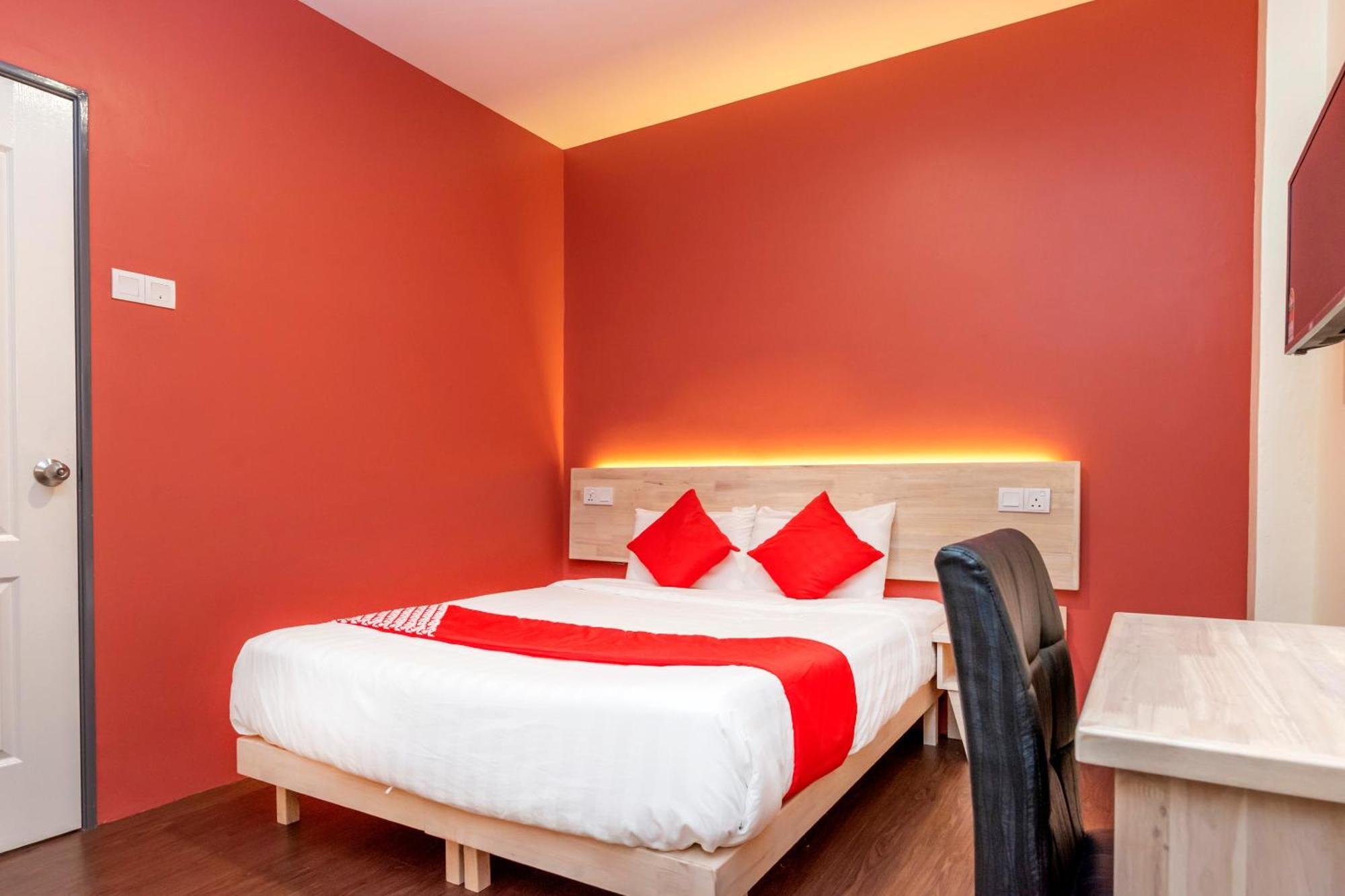 OYO 778 Bmw 2 Hotel Muar Buitenkant foto