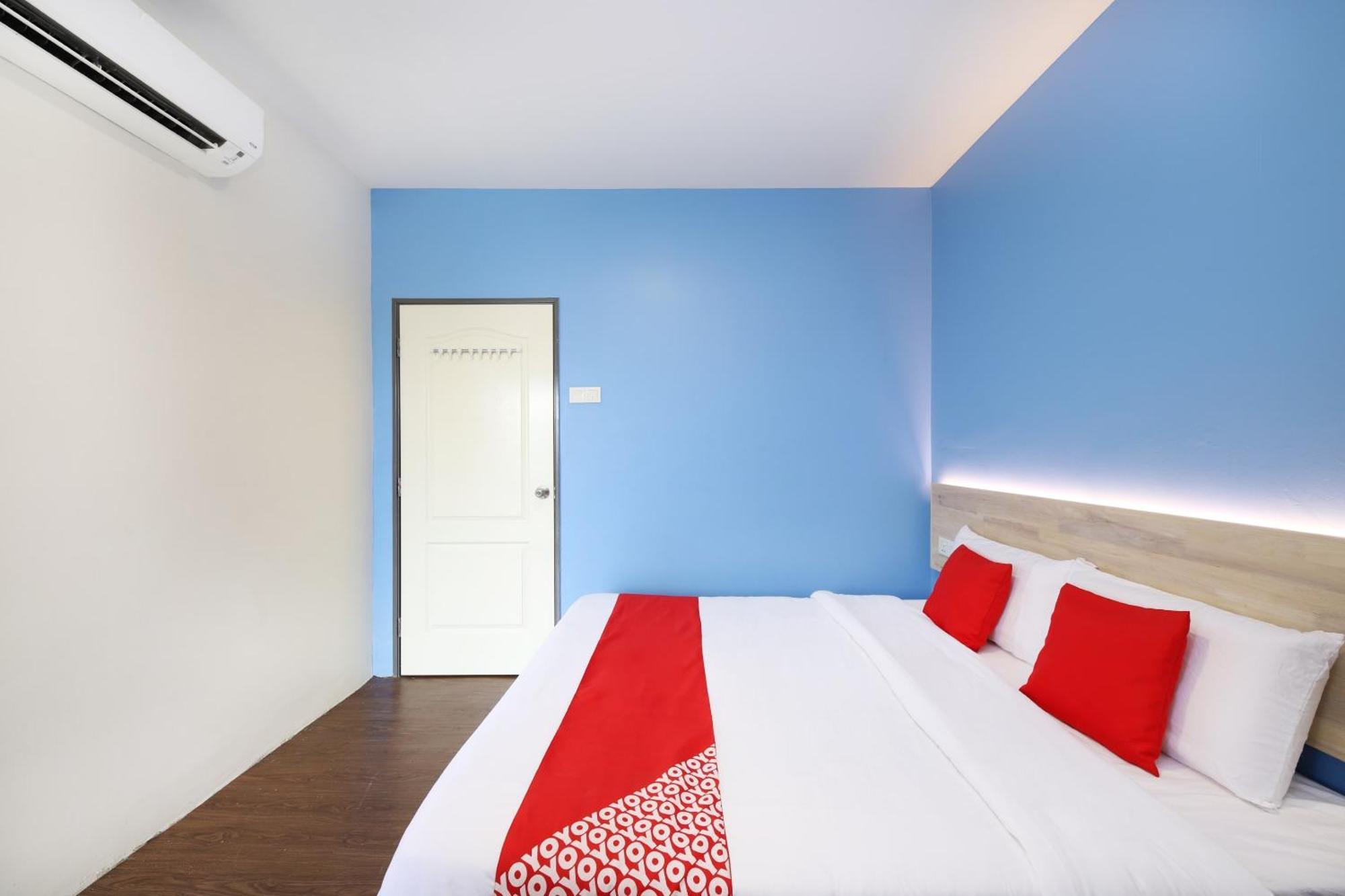 OYO 778 Bmw 2 Hotel Muar Buitenkant foto
