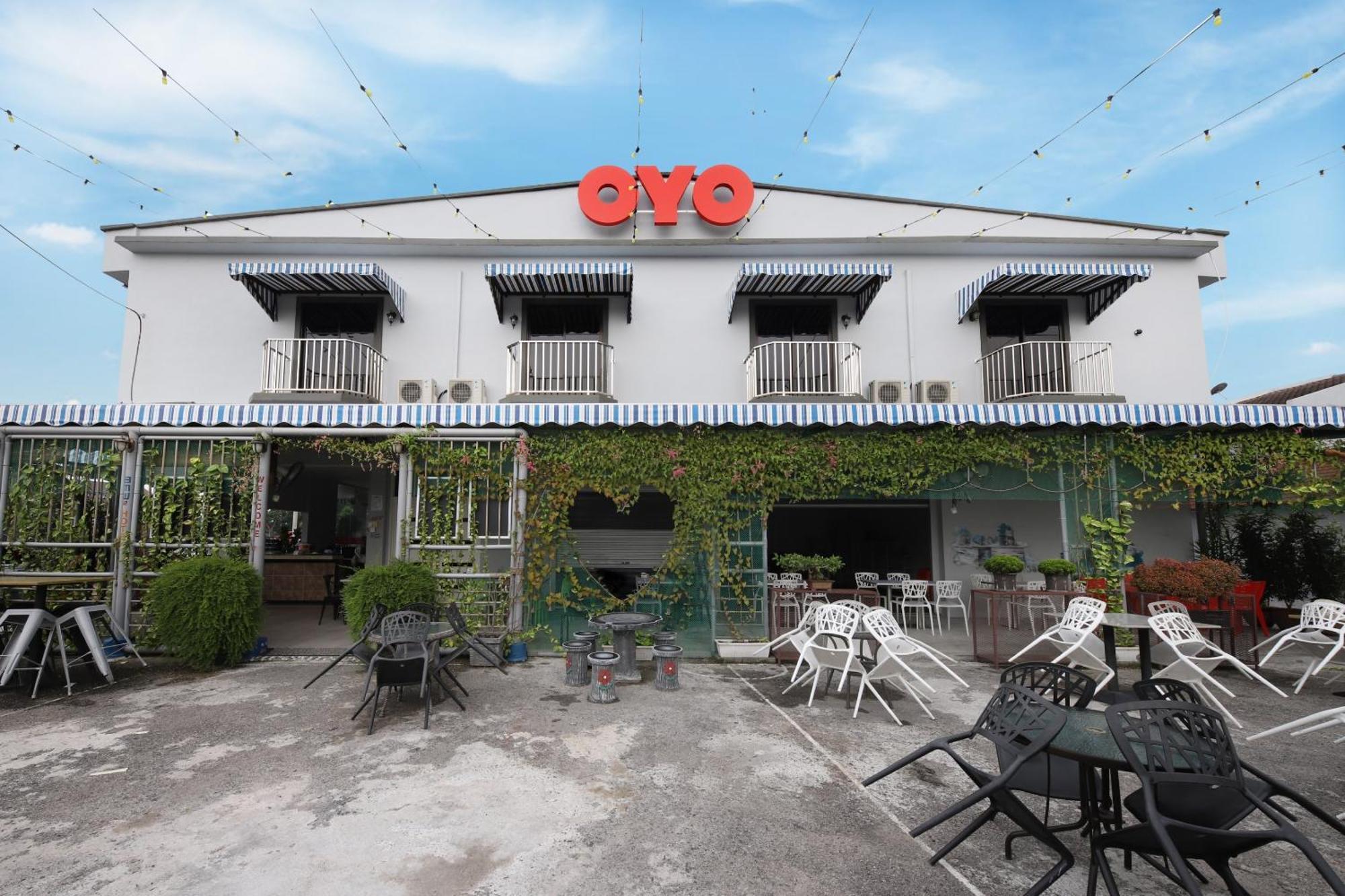 OYO 778 Bmw 2 Hotel Muar Buitenkant foto