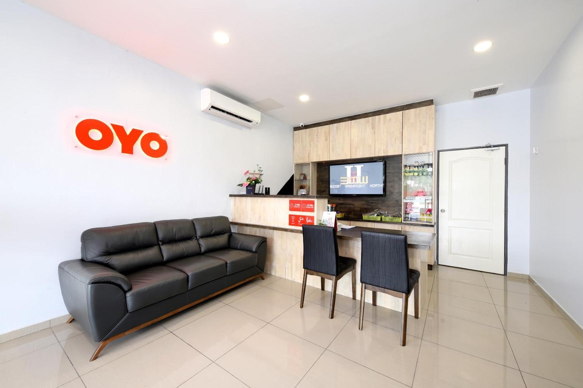 OYO 778 Bmw 2 Hotel Muar Buitenkant foto