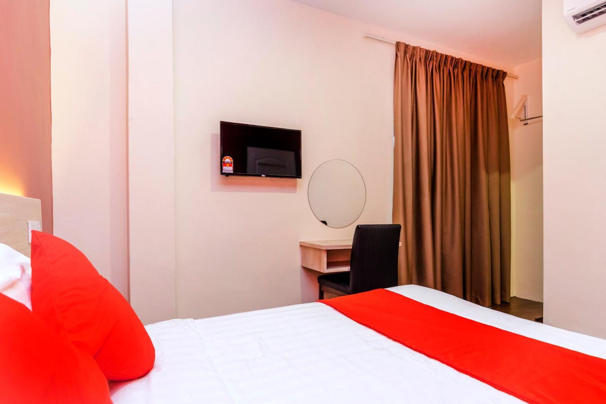 OYO 778 Bmw 2 Hotel Muar Buitenkant foto