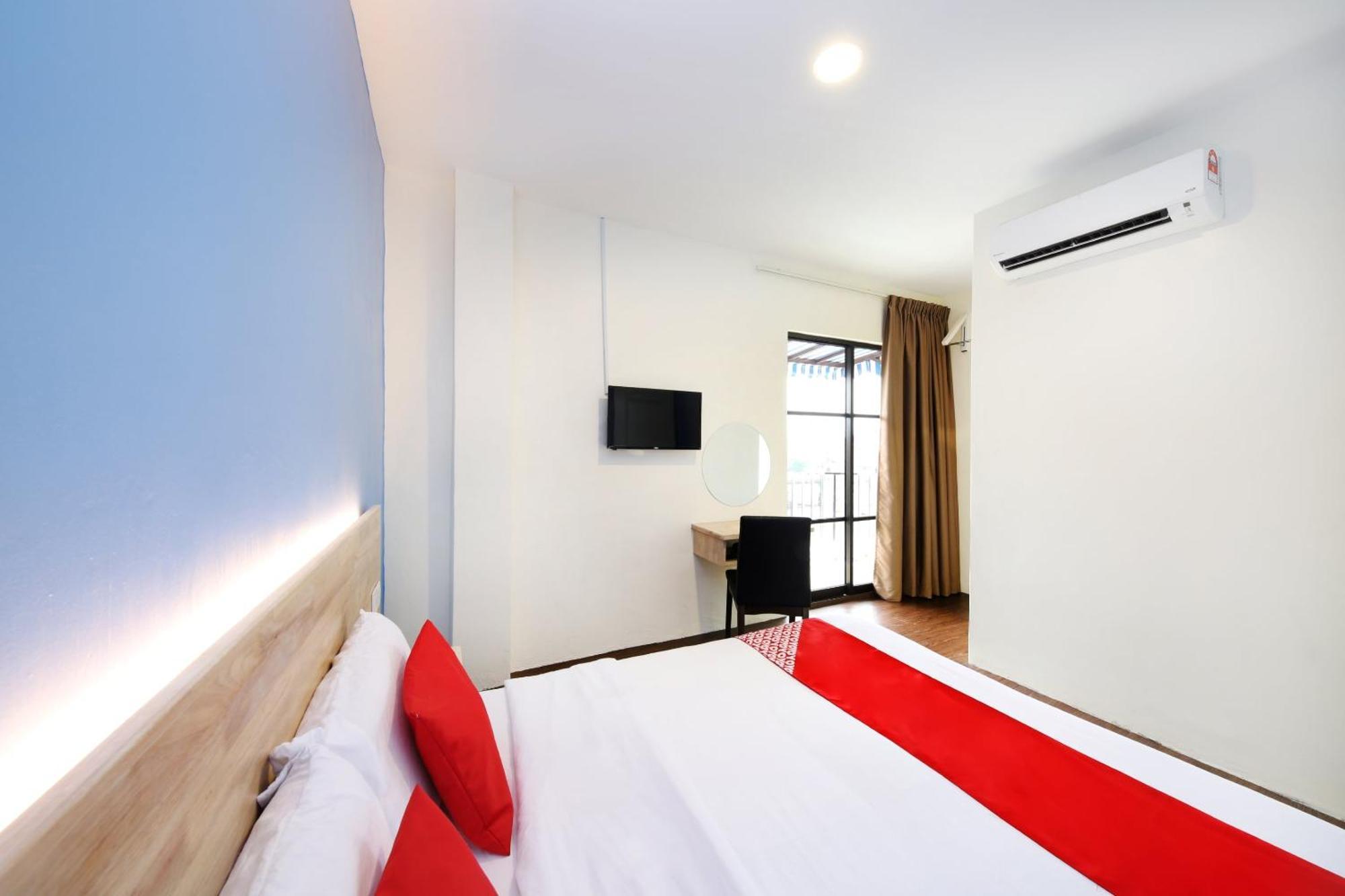 OYO 778 Bmw 2 Hotel Muar Buitenkant foto
