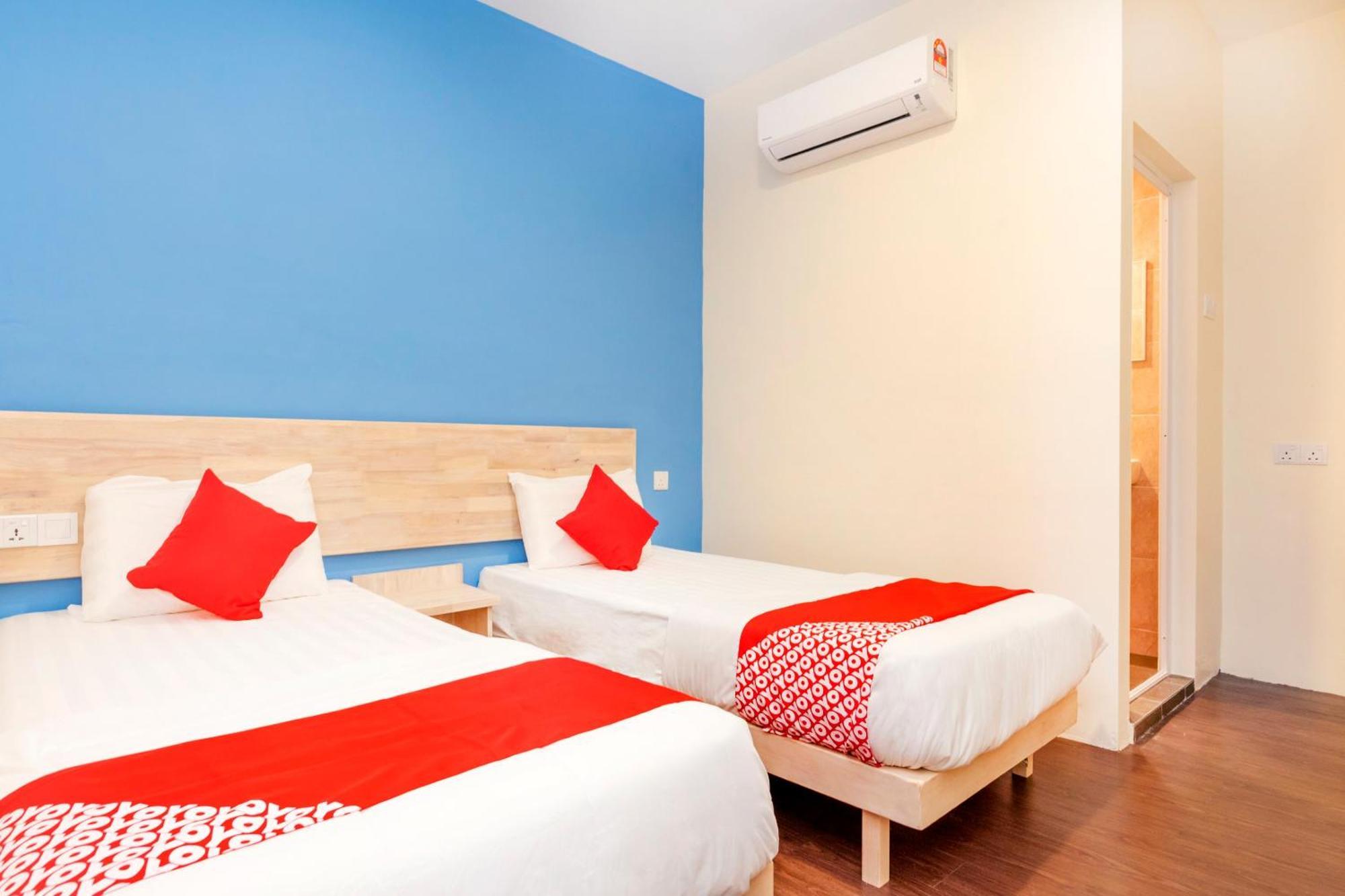 OYO 778 Bmw 2 Hotel Muar Buitenkant foto