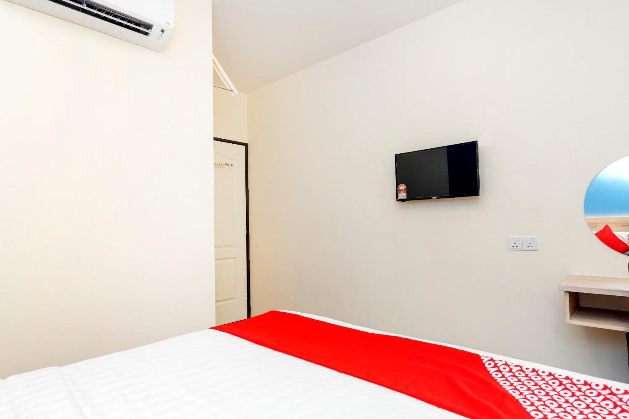 OYO 778 Bmw 2 Hotel Muar Buitenkant foto