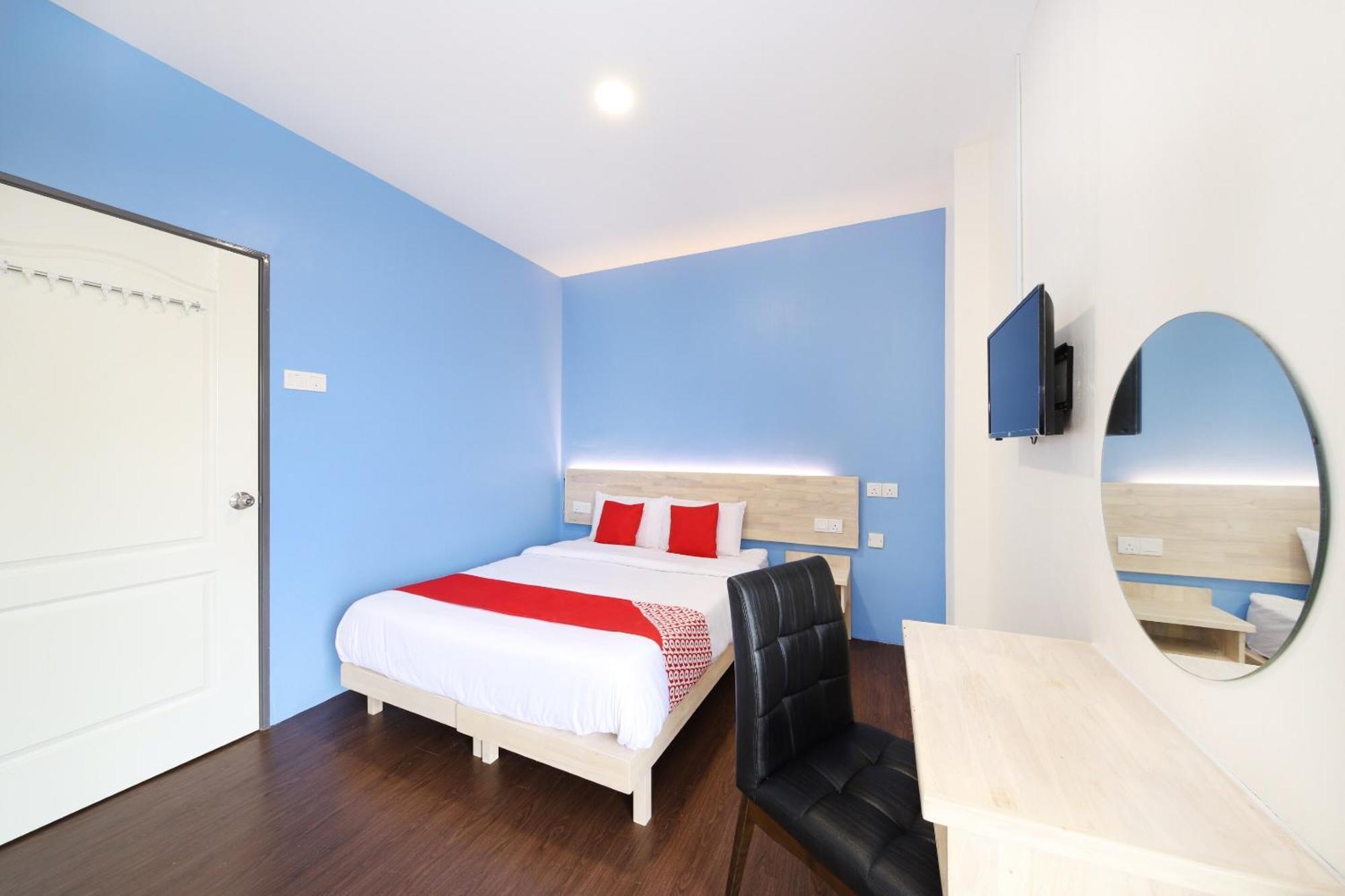 OYO 778 Bmw 2 Hotel Muar Buitenkant foto