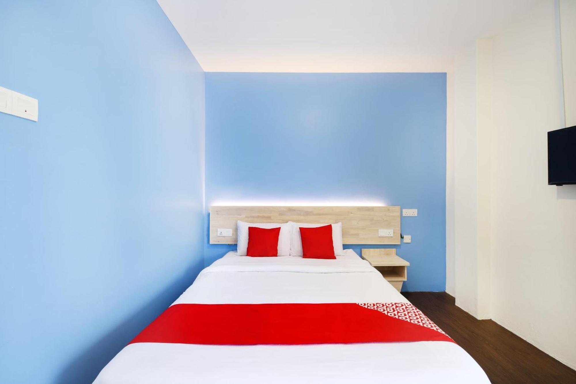 OYO 778 Bmw 2 Hotel Muar Buitenkant foto