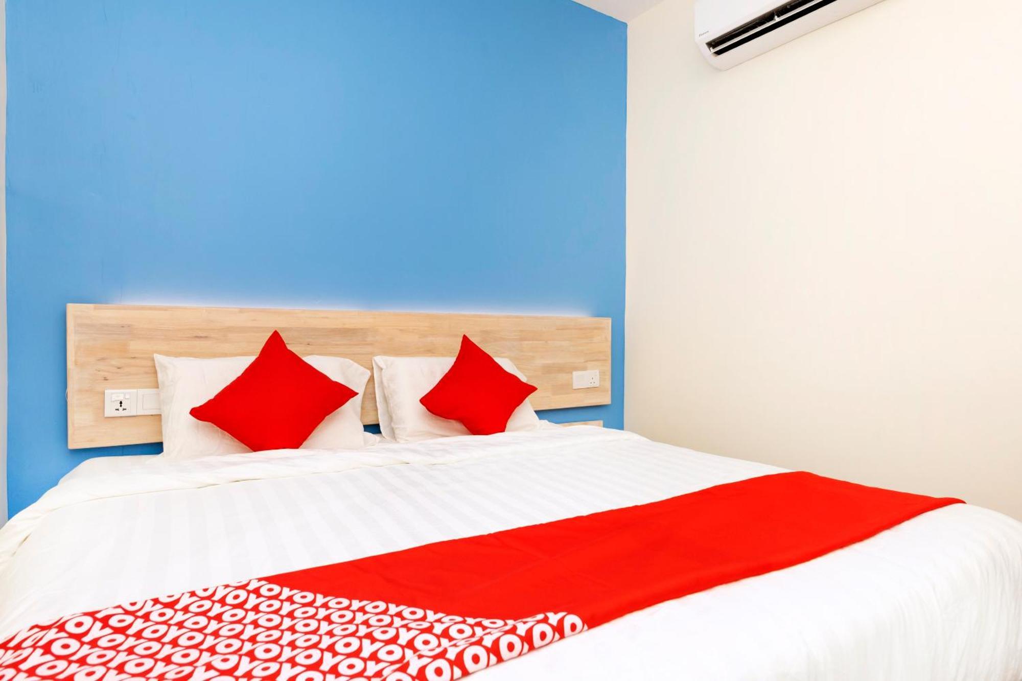 OYO 778 Bmw 2 Hotel Muar Buitenkant foto