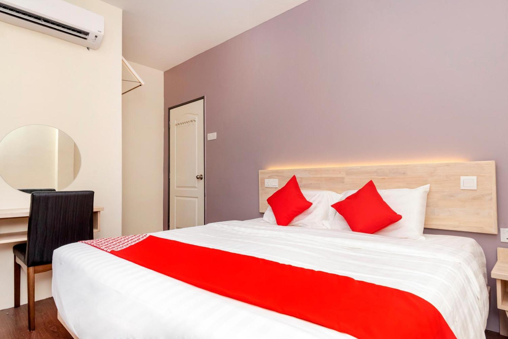 OYO 778 Bmw 2 Hotel Muar Buitenkant foto