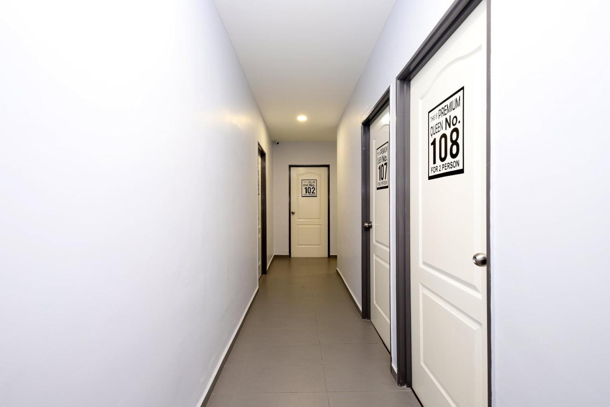 OYO 778 Bmw 2 Hotel Muar Buitenkant foto