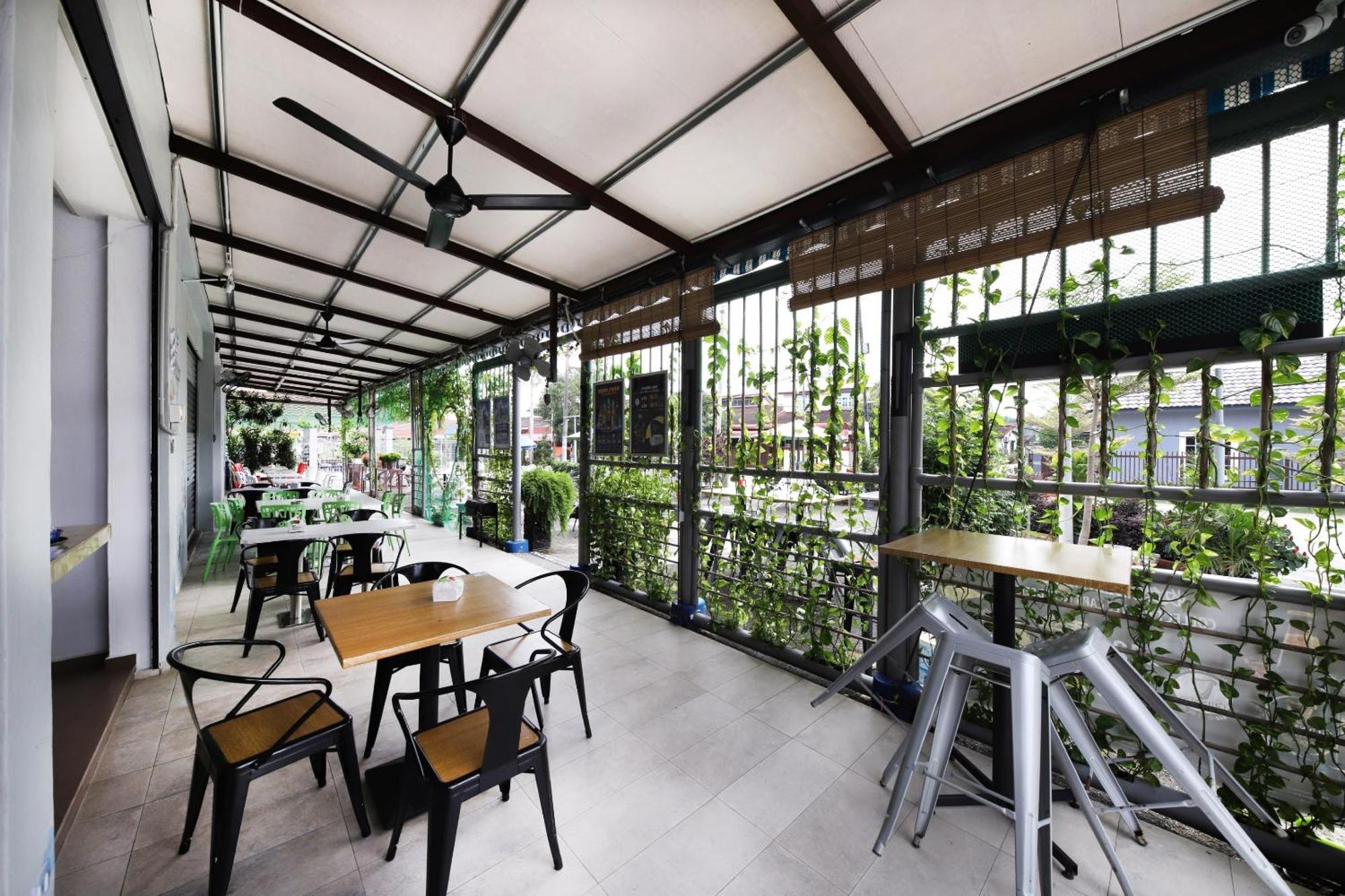 OYO 778 Bmw 2 Hotel Muar Buitenkant foto