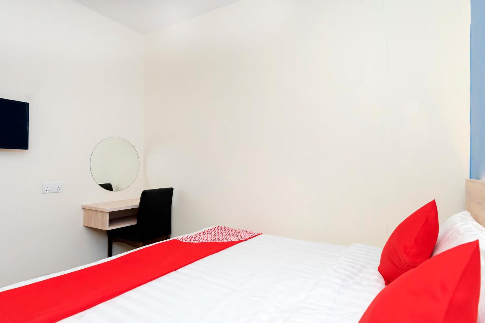 OYO 778 Bmw 2 Hotel Muar Buitenkant foto