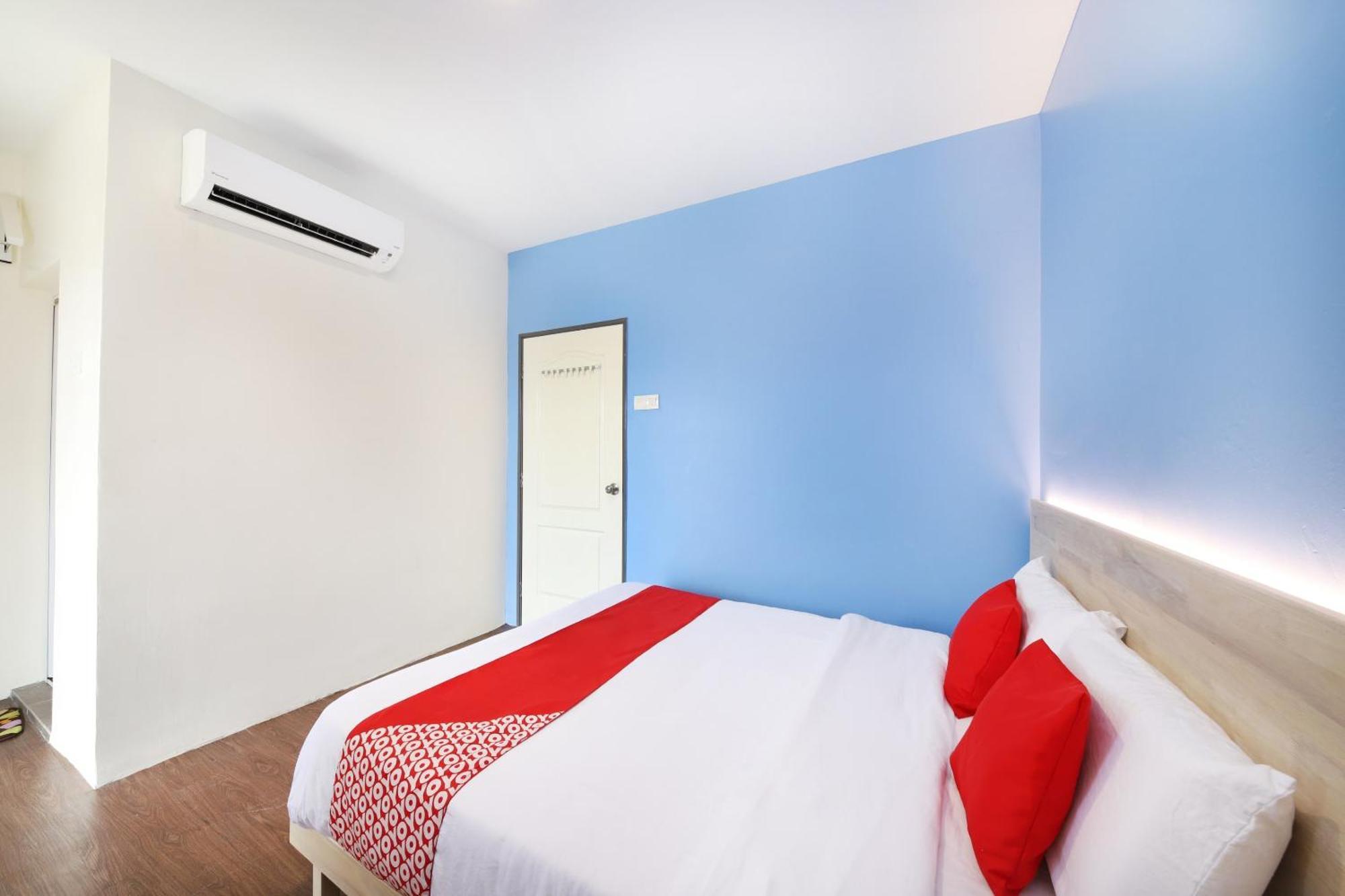 OYO 778 Bmw 2 Hotel Muar Buitenkant foto