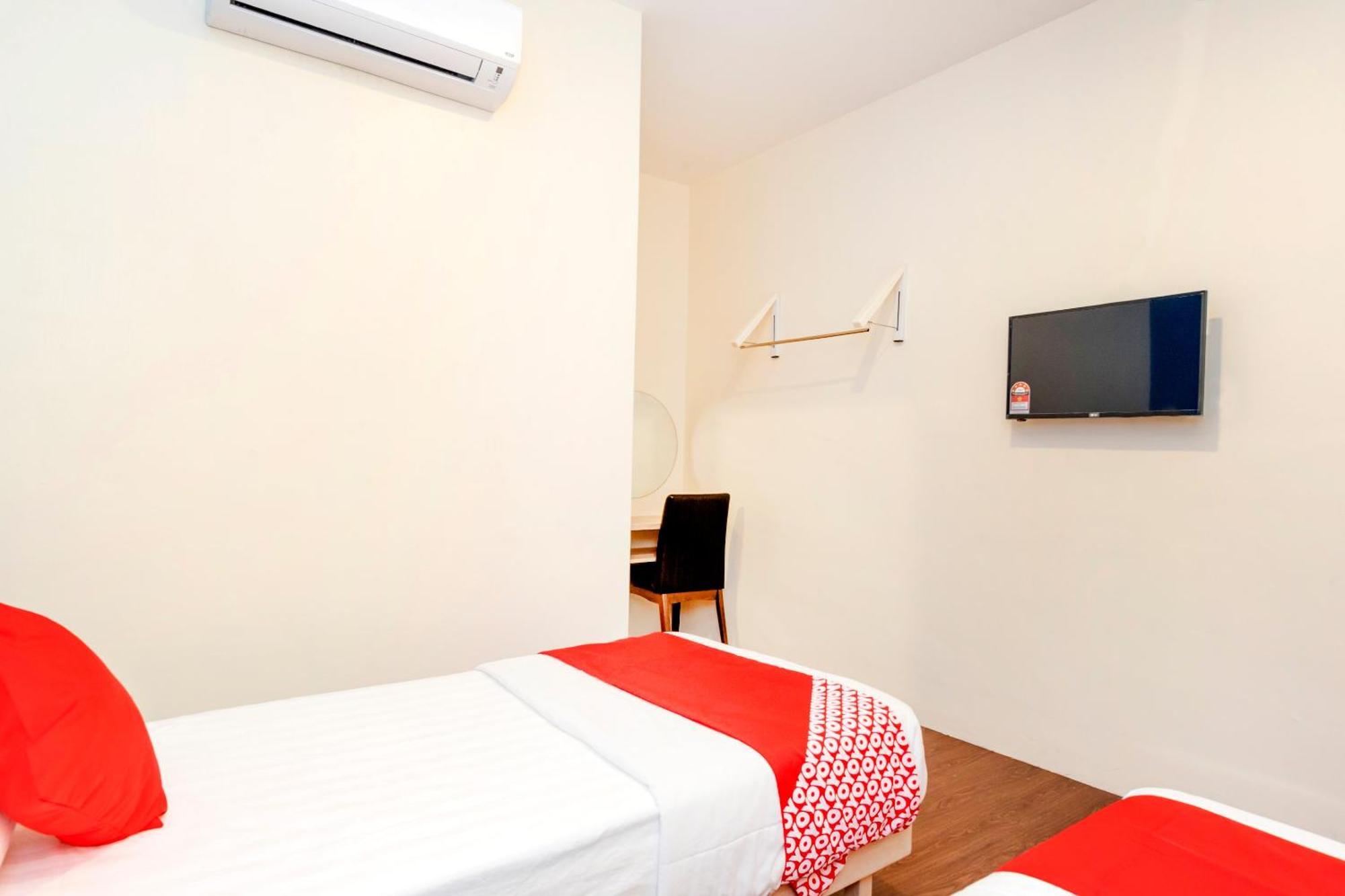 OYO 778 Bmw 2 Hotel Muar Buitenkant foto