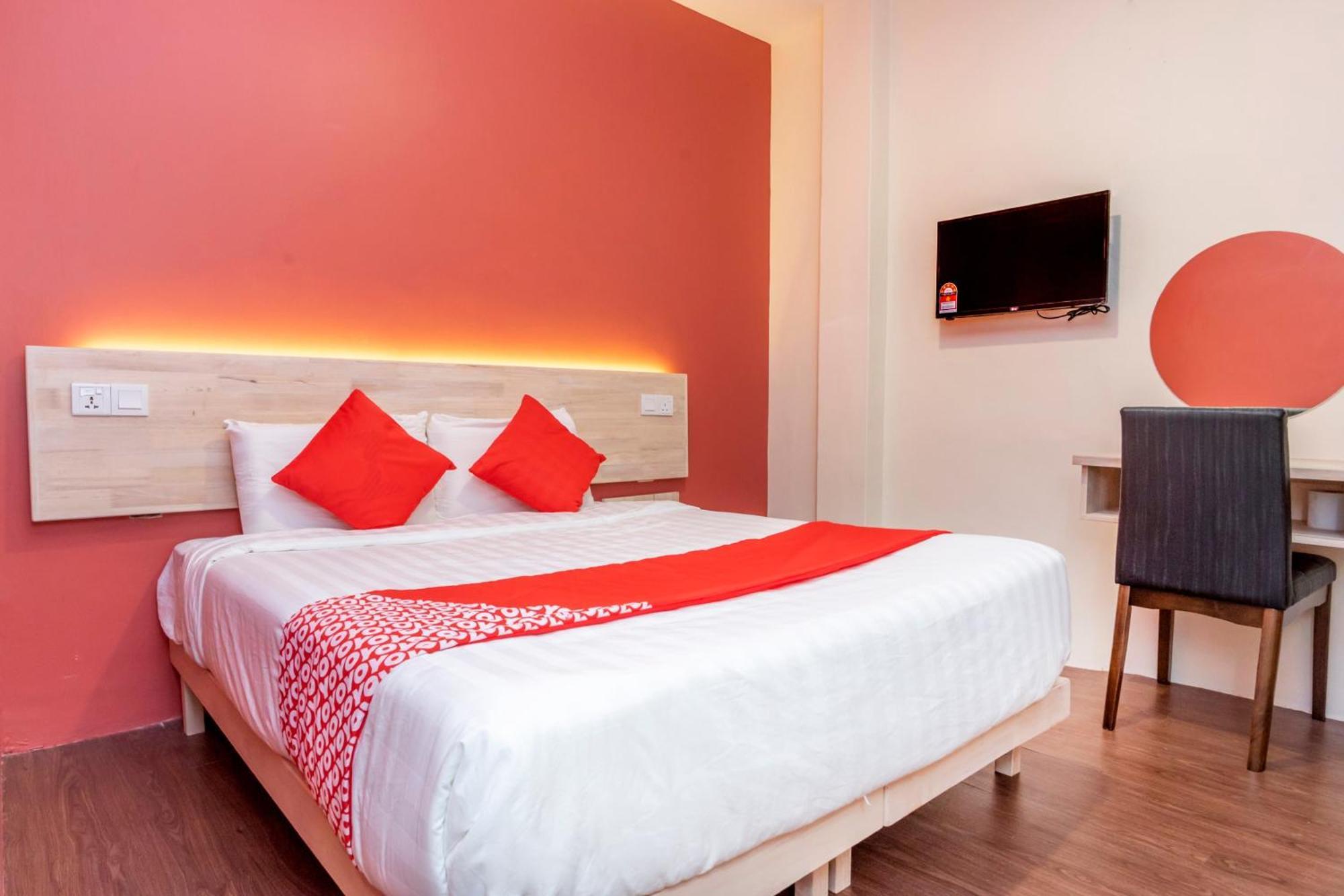 OYO 778 Bmw 2 Hotel Muar Buitenkant foto